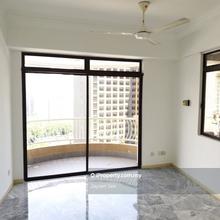 5 mins walk to MRT, Jln Alor food stalls, city center n shopping malls