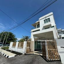 3-Storey Bungalow Unit @ Sea & beach just beside ur house 