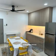 Tastefully Renovated Fully Furnished Unit 
