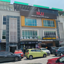 For Sale 3 1/2 Storey Shopoffice 