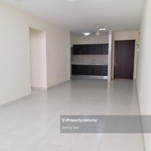 Freehold title. Got 2 car parks. House in well kept condition