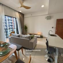Fully furnish balcony unit free shuttle bus to MRT / LRT