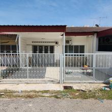 Freehold 1 Storey Terrace in Ujong Pasir