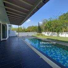 Corner Bungalow with pool to let. Must view.