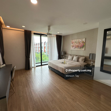 Triplex unit, 11 carparks, 3 storey with roof top