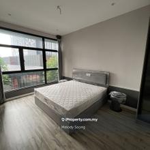 Master room!Utilities and wifi included!!Free shuttle van to midvalley
