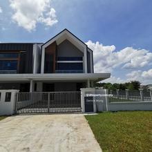 Corner beside golf course/ Limited unit with unblock view/ Nice facade