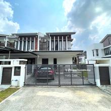 Freehold Renovated End Lot 30x70 Dekat Tasik