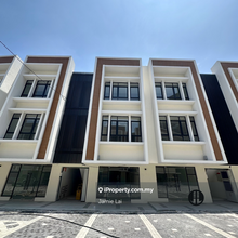Shop and office building for rent 