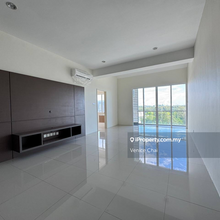 Unfurnished 3-Beds Condo For Rent 