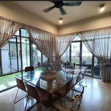 3 Storey Semi-D in Dutamas, great for bonding with extended family