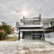 Corner Lot Big Land Size Refurbished house Bangi