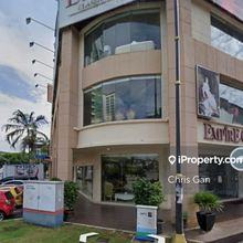 Putra square whole shop corner lot for rent best location.