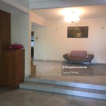 Spacious Semi-D in OUG with Expansive Land, Perfect for Families!