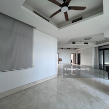 Private lift and private pool available 
