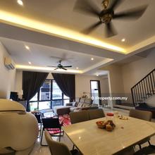 Hampton Residence Full Renovated & Furnished. Well Kept