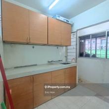 Saujana apartment for sale ,damansara damai,low floor,1 carpark
