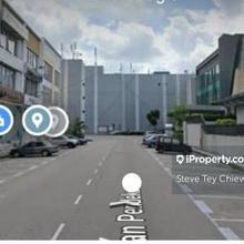 Three storey shoplot facing shopping mall for sale