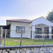 Corner single storey semi d Green Street Home Nice Newly Renovated