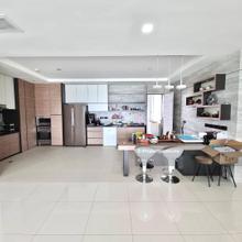 Infinity Beachfront Condominium For Rent !!