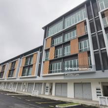 Rawang Tasik Puteri New 3 Storey Shoplot Facing Main Road For Rent