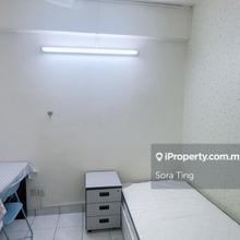 Small Room Kelana D Putera Condo Near LRT 3 Parklane Square incl Wifi