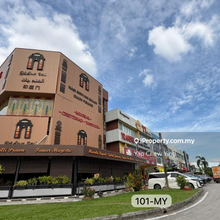 Hot Area! Face Mainroad! Bandar Botanic Ground Floor Shoplot 22x85