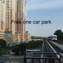 Free 1 car park 3 min walk to Lrt station freehold do not miss
