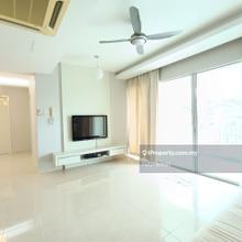 Very spacious unit with 4 rooms. Renovated and furnished unit. 