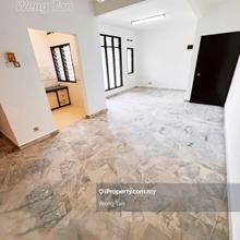 Rare 1st Floor Unit ,Basic Suitable For Own Renovation