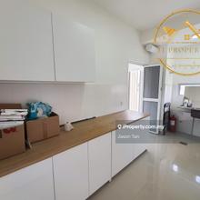 Casa Bellevue, Casa Bluebell, Townhouse Upper Unit, Partly Furnishe