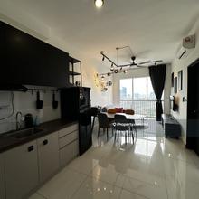 Nice View 3r3b pinnacle unit available to grab now, best investment