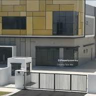 Cluster semi d, facing main road, can park lorry and good direction