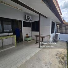 Walking distance 100m to food n Bangsar Village