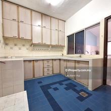 Zone F, 2.5 Sty, gated guarded, walking to shop, refurbished 