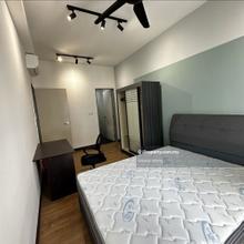 Female master room for Rent-limited choice, included wifi utilities!