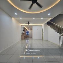 Spacious High Ceiling ! Decent neighborhood_ near KLIA, Cyber, Putra