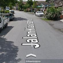 Intermediate unit & house well maintain. 