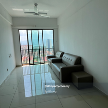 Facing sea view, middle floor, partly furnished , windy, 2 car parks