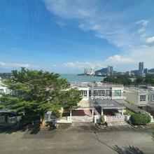 Seaview and Hill view. Newly Refurbished 3 Storey Luxurious Bungalow 