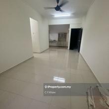 Bukit Indah Flat easy access to bus stop - Causeway Link To Sg