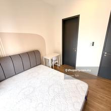 Fully Furnished Middle Room, 1st Sept Move In! Link to MRT, LRT & Mall