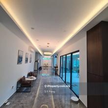 Roof top swimming pool, roof top Japanese garden, 70' walk way space!