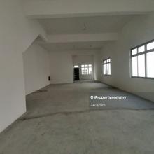 Kangkar Pulai Hijau Facing main road 22x70 cheap rental 