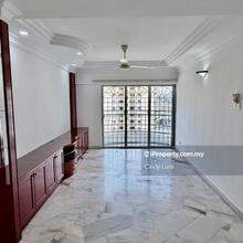 Short walk to LRT, shops, restaurants, school