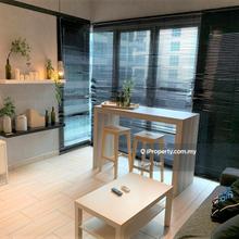 Corner pool view 1r2b full furnish with wifi, nicely renovated dual ky