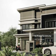 Rumah Banglo Dua Tingkat di Selama