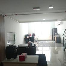 Pinnacle Kelana Jaya behine Peradigm Mall