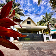 Designer-Enhanced 4/Storey Sea-View Bungalow in Ferringhi Villas