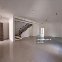 Gemala Residence - 2-Storey Home with Direct Back Garden Access